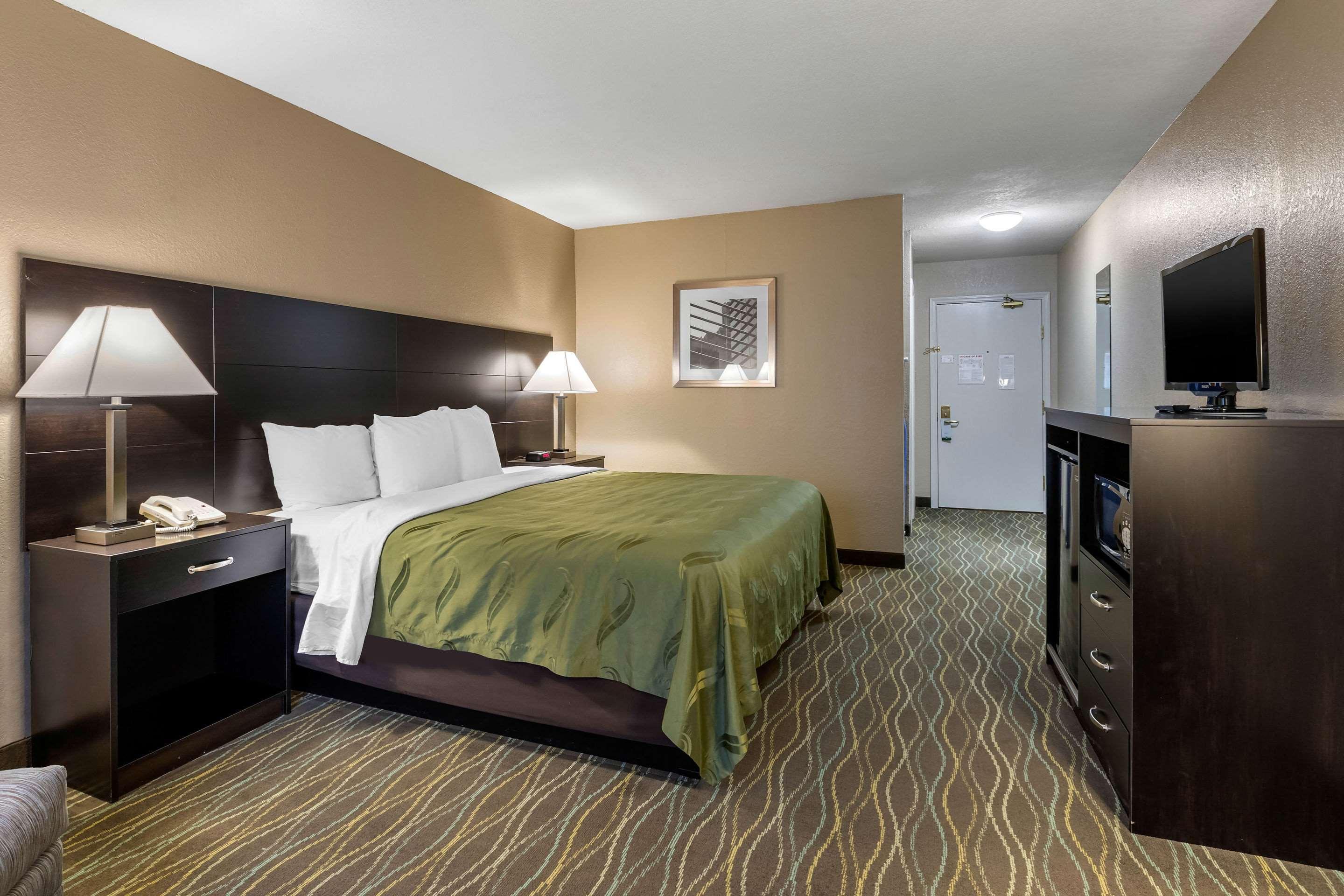 Quality Inn & Suites Des Moines - Merle Hay Road Urbandale Exterior foto